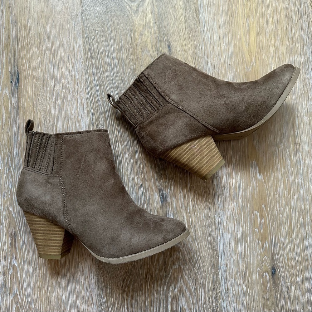 Streetwear Society Taupe Tan Faux Suede Booties Riding Heel Cowgirl - Size US 7